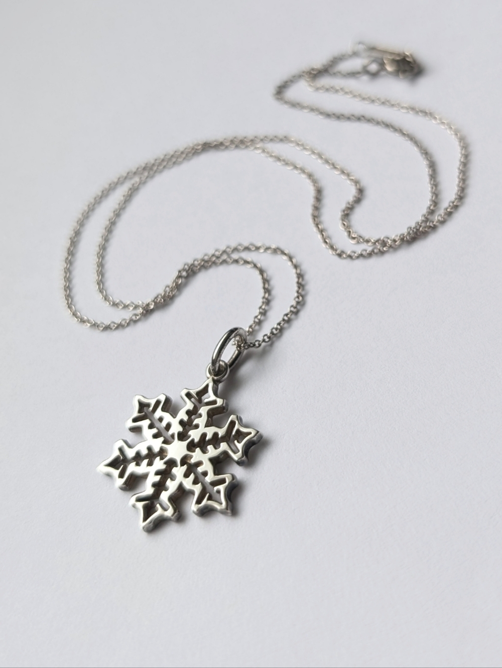 Tiffany & Co. snowflake pendant necklace Retired rare Sterling silver 925 T&Co.